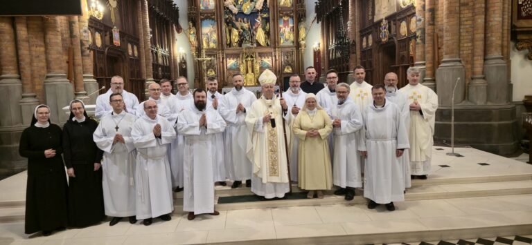 Nowi szafarze w naszej archidiecezji „To nie zaszczyt, ale wezwanie do służby”